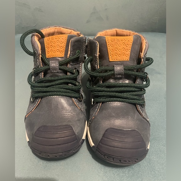 Geox toddler boy sneakers - like new size 8.5 toddler - Picture 2 of 10